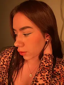 Snapshot of Im_Valen_Cute chatting on September 2025 03:32:02 AM Im Valen Cute online show from September 2025 03:32:02 AM