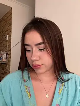 Snapshot of Im_Valen_Cute chatting on October 2025 08:15:01 PM Im Valen Cute online show from October 2025 08:15:01 PM