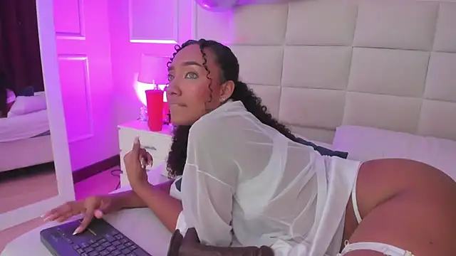 Amber  Sanchez online show from January 2025 09:02:02 AM