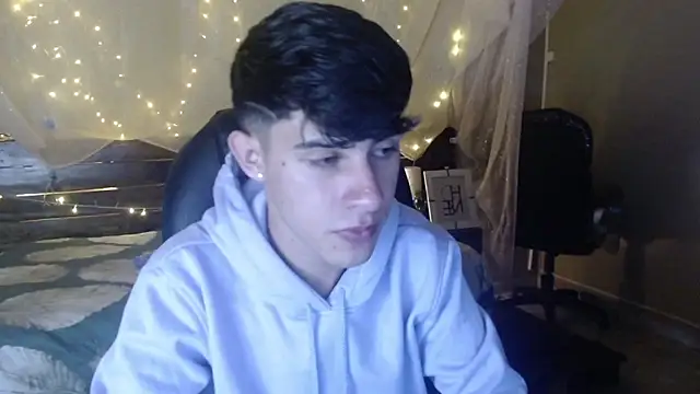 Snapshot of Dyla_n18 chatting on January 2025 11:33:01 PM Dyla n18 online show from January 2025 11:33:01 PM