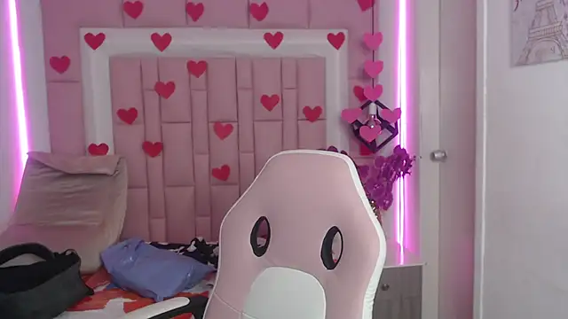 Snapshot of Dyla_n18 chatting on February 2025 11:14:02 PM Dyla n18 online show from February 2025 11:14:02 PM