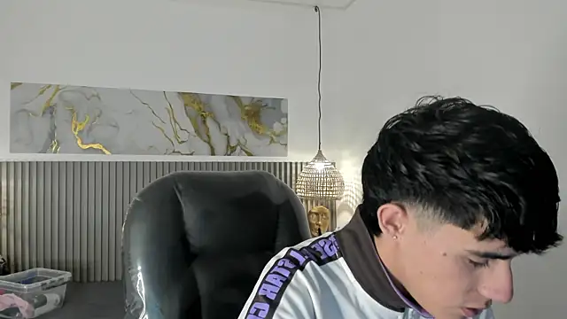 Dyla n18 online show from April 2026 09:02:02 PM