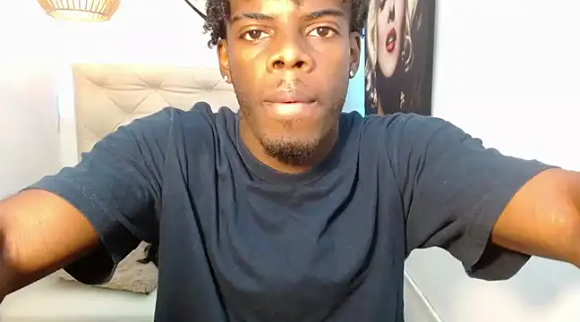 Snapshot of royce_ebony chatting on January 2025 02:27:02 AM royce ebony online show from January 2025 02:27:02 AM