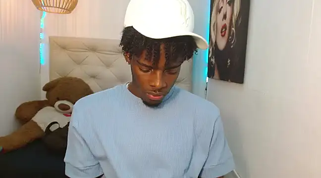 Snapshot of royce_ebony chatting on January 2025 02:30:01 AM royce ebony online show from January 2025 02:30:01 AM