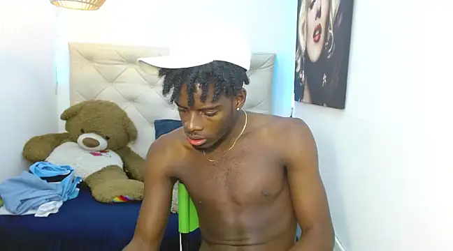 Snapshot of royce_ebony chatting on January 2025 07:07:01 AM royce ebony online show from January 2025 07:07:01 AM