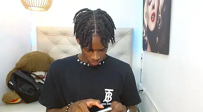 Snapshot of royce_ebony chatting on January 2025 02:26:01 AM royce ebony online show from January 2025 02:26:01 AM