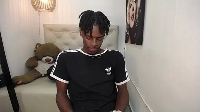 Snapshot of royce_ebony chatting on January 2025 02:28:02 AM royce ebony online show from January 2025 02:28:02 AM