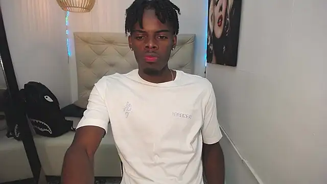 Snapshot of royce_ebony chatting on January 2025 02:58:02 AM royce ebony online show from January 2025 02:58:02 AM