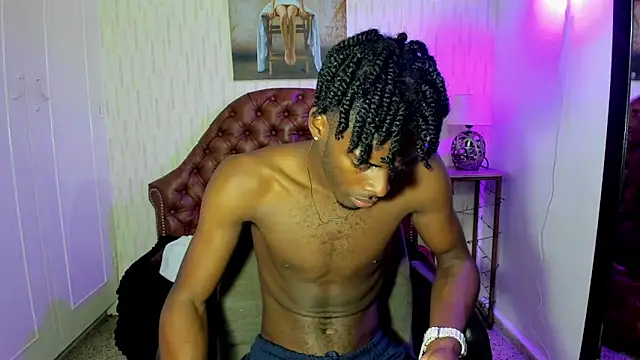 Snapshot of royce_ebony chatting on January 2025 05:40:02 AM royce ebony online show from January 2025 05:40:02 AM