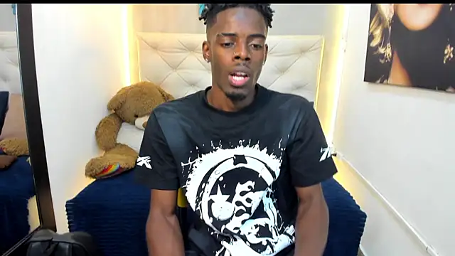 Snapshot of royce_ebony chatting on October 2025 02:45:01 AM royce ebony online show from October 2025 02:45:01 AM