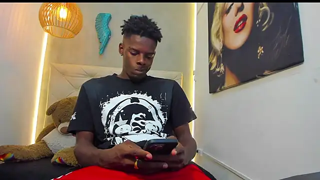 Snapshot of royce_ebony chatting on October 2025 02:35:01 AM royce ebony online show from October 2025 02:35:01 AM