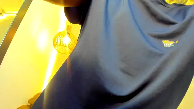 Snapshot of royce_ebony chatting on February 2026 03:03:01 AM royce ebony online show from February 2026 03:03:01 AM