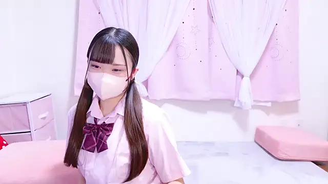 Snapshot of MAIKA_pyon chatting on December 2024 10:13:01 AM MAIKA pyon online show from December 2024 10:13:01 AM