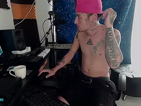 Snapshot of patrik_tattoo_ chatting on December 2024 06:25:01 PM patrik tattoo online show from December 2024 06:25:01 PM