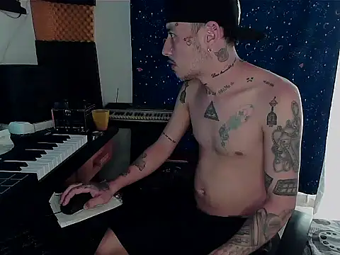 Snapshot of patrik_tattoo_ chatting on January 2025 02:41:01 PM patrik tattoo online show from January 2025 02:41:01 PM