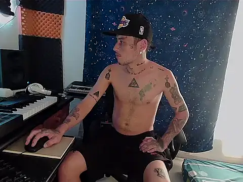 Snapshot of patrik_tattoo_ chatting on January 2025 09:51:02 PM patrik tattoo online show from January 2025 09:51:02 PM