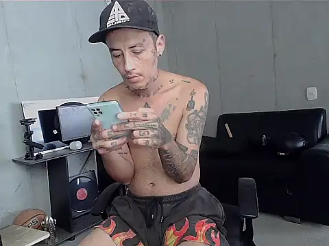 Snapshot of patrik_tattoo_ chatting on February 2026 04:30:01 PM patrik tattoo online show from February 2026 04:30:01 PM