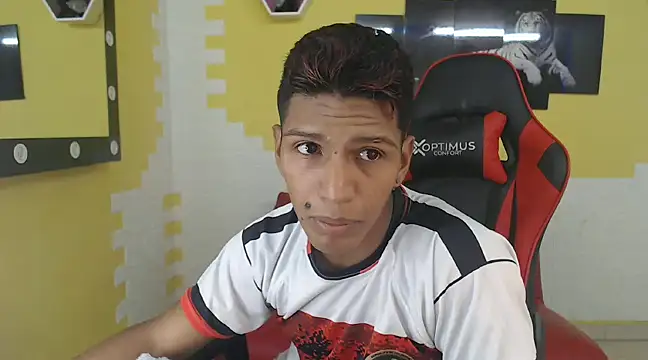 Snapshot of mau_elixxx chatting on December 2024 07:18:02 PM mau elixxx online show from December 2024 07:18:02 PM