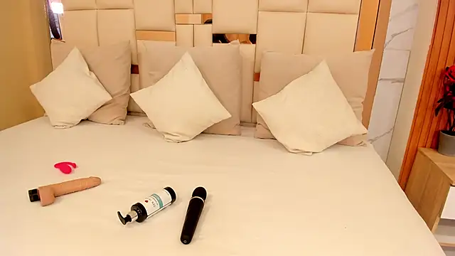 emilie xx  online show from February 2025 12:39:02 PM