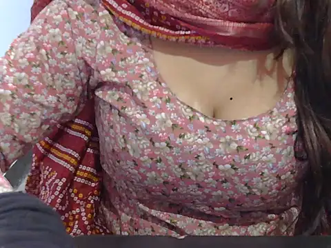 Snapshot of cutie-taara chatting on January 2025 12:20:02 PM cutie-taara online show from January 2025 12:20:02 PM