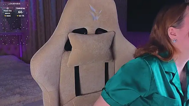 Kari Lunna online show from January 2025 03:33:01 AM