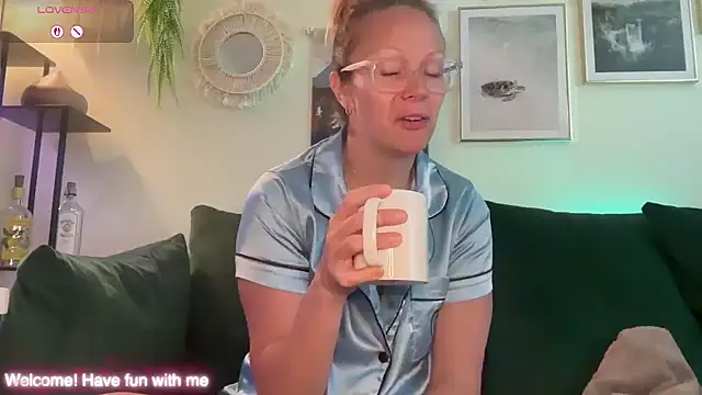 MelodyRoseUk online show from May 2026 08:53:01 AM