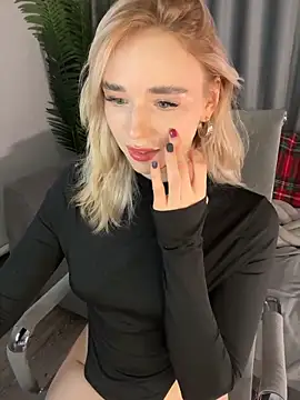 Eva Millss online show from December 2024 07:14:02 PM