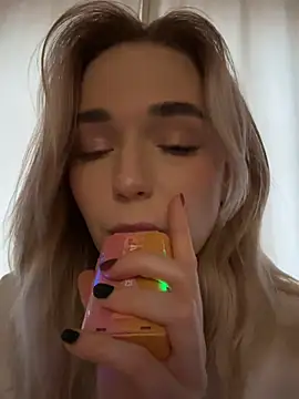 Eva Millss online show from December 2024 01:07:02 PM