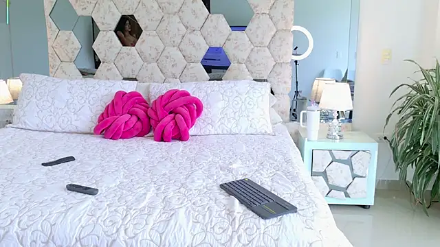 kimberly  online show from October 2025 03:21:01 PM