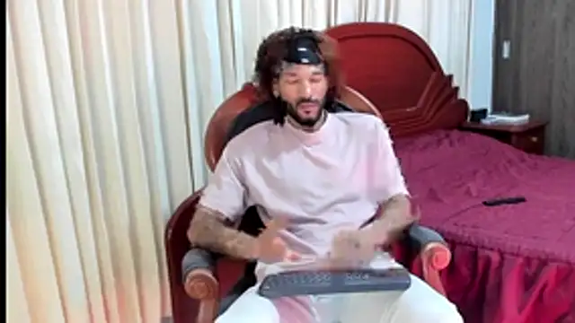 Snapshot of KarlMarley1 chatting on December 2025 06:00:01 AM KarlMarley1 online show from December 2025 06:00:01 AM