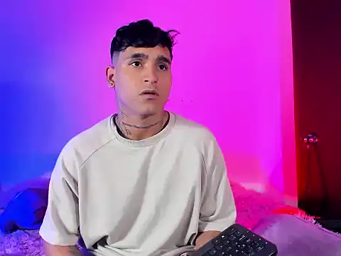 Snapshot of christianwang chatting on November 2025 04:22:01 AM christianwang online show from November 2025 04:22:01 AM