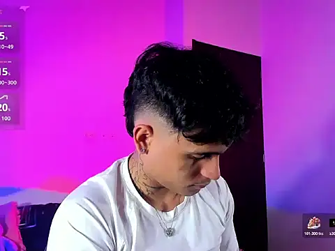 Snapshot of christianwang chatting on November 2025 11:24:01 PM christianwang online show from November 2025 11:24:01 PM