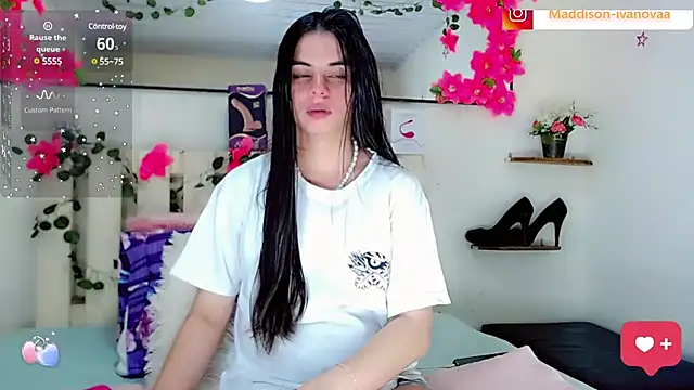 Snapshot of Madisson_Ivanova chatting on January 2025 10:06:01 PM Madisson Ivanova online show from January 2025 10:06:01 PM
