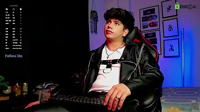 Snapshot of LyleBennett_ chatting on November 2025 11:42:02 AM LyleBennett online show from November 2025 11:42:02 AM