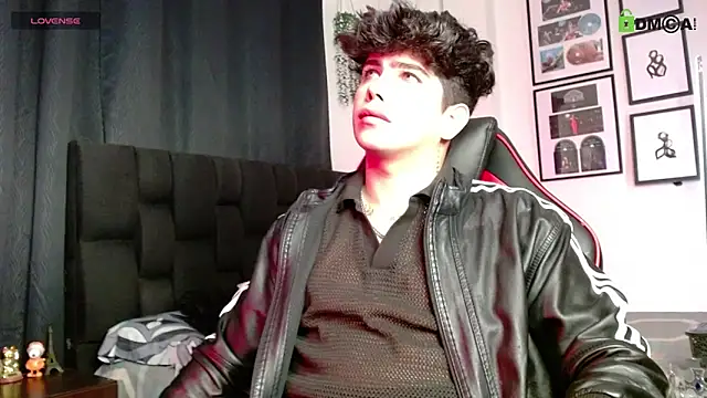 Snapshot of LyleBennett_ chatting on November 2025 12:00:02 PM LyleBennett online show from November 2025 12:00:02 PM