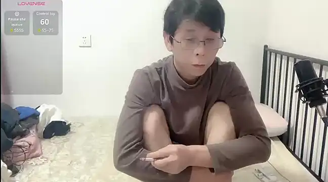 Snapshot of TGH521 chatting on December 2024 01:32:02 AM TGH521 online show from December 2024 01:32:02 AM