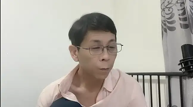 Snapshot of TGH521 chatting on January 2025 01:43:01 PM TGH521 online show from January 2025 01:43:01 PM