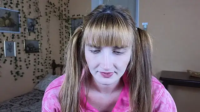 Snapshot of Nika_Kitten chatting on February 2025 05:58:02 PM Nika Kitten online show from February 2025 05:58:02 PM