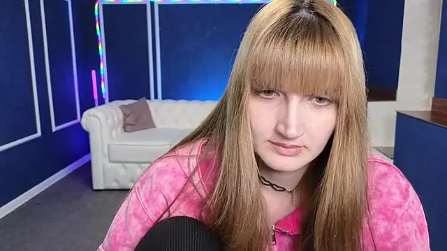 Snapshot of Nika_Kitten chatting on March 2025 06:44:01 PM Nika Kitten online show from March 2025 06:44:01 PM