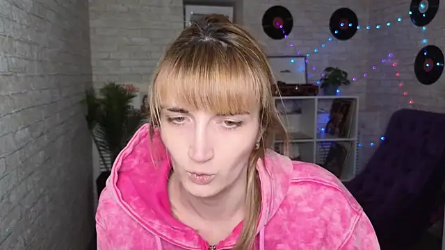 Snapshot of Nika_Kitten chatting on March 2025 05:05:02 PM Nika Kitten online show from March 2025 05:05:02 PM