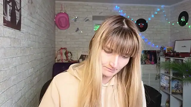 Snapshot of Nika_Kitten chatting on September 2025 04:23:01 PM Nika Kitten online show from September 2025 04:23:01 PM