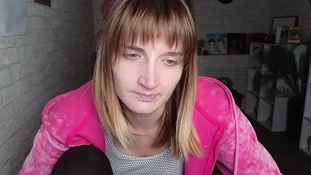 Snapshot of Nika_Kitten chatting on April 2026 10:35:02 AM Nika Kitten online show from April 2026 10:35:02 AM