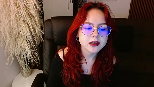 Snapshot of crimson_tati_ chatting on December 2024 07:25:02 AM crimson tati online show from December 2024 07:25:02 AM