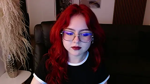 Snapshot of crimson_tati_ chatting on December 2024 08:16:01 AM crimson tati online show from December 2024 08:16:01 AM