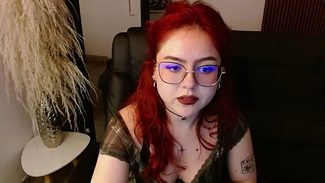 Snapshot of crimson_tati_ chatting on December 2024 09:17:02 AM crimson tati online show from December 2024 09:17:02 AM