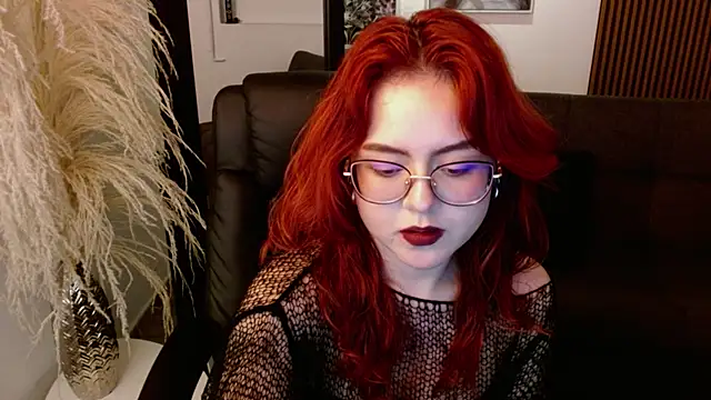 Snapshot of crimson_tati_ chatting on January 2025 09:27:01 AM crimson tati online show from January 2025 09:27:01 AM