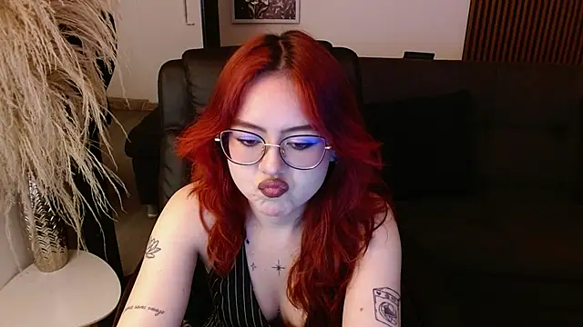 Snapshot of crimson_tati_ chatting on February 2025 04:21:01 AM crimson tati online show from February 2025 04:21:01 AM