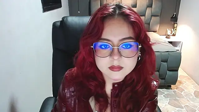 Snapshot of crimson_tati_ chatting on February 2025 04:22:01 AM crimson tati online show from February 2025 04:22:01 AM