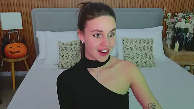 RihannaRose online show from October 2025 05:08:01 PM