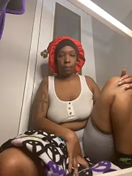 Snapshot of MsSapPhire500 chatting on December 2025 05:20:01 PM MsSapPhire500 online show from December 2025 05:20:01 PM